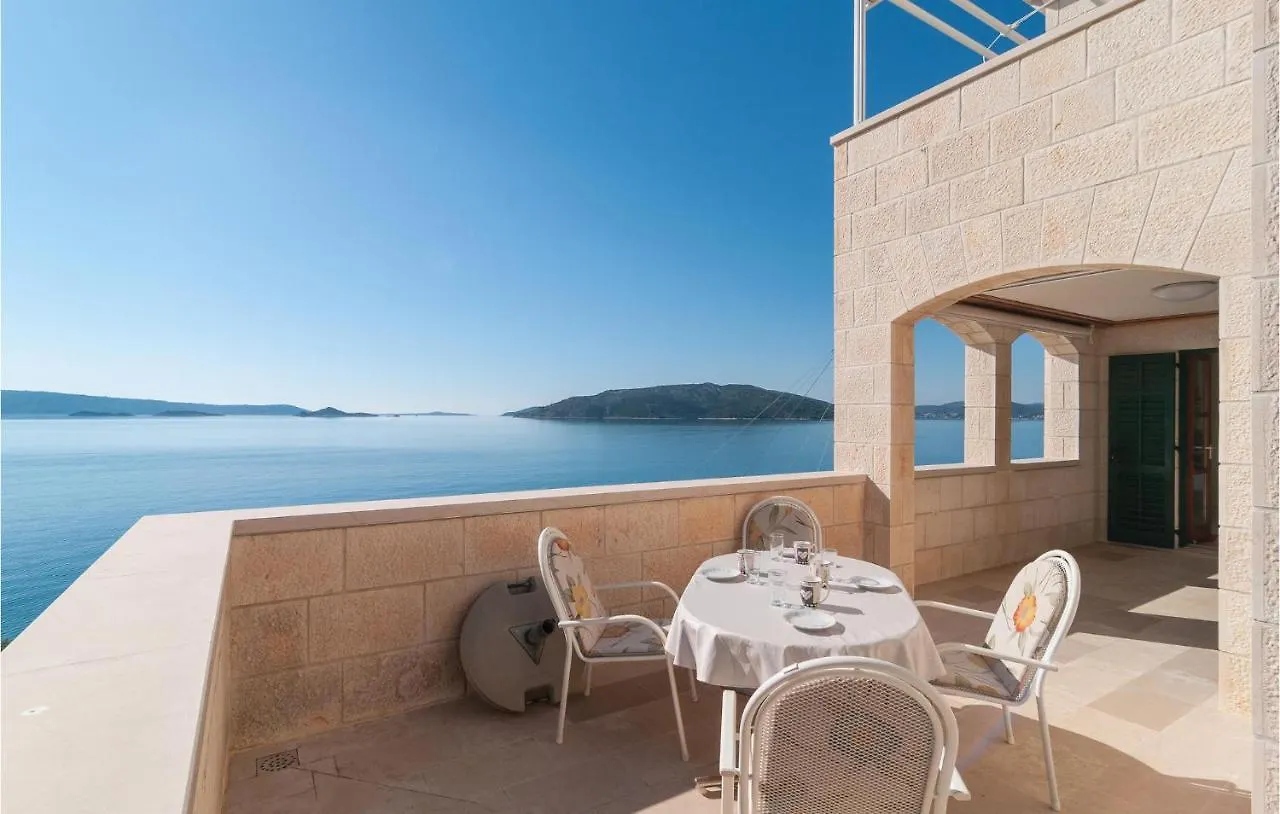 Awesome Apartment In Okrug Donji With Kitchen Donji Okrug  Κροατία
