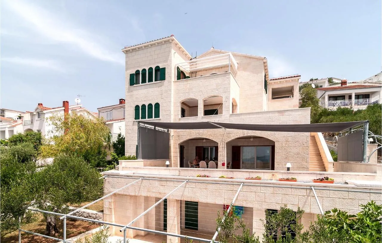 Awesome Apartment In Okrug Donji With Kitchen Donji Okrug  Κροατία