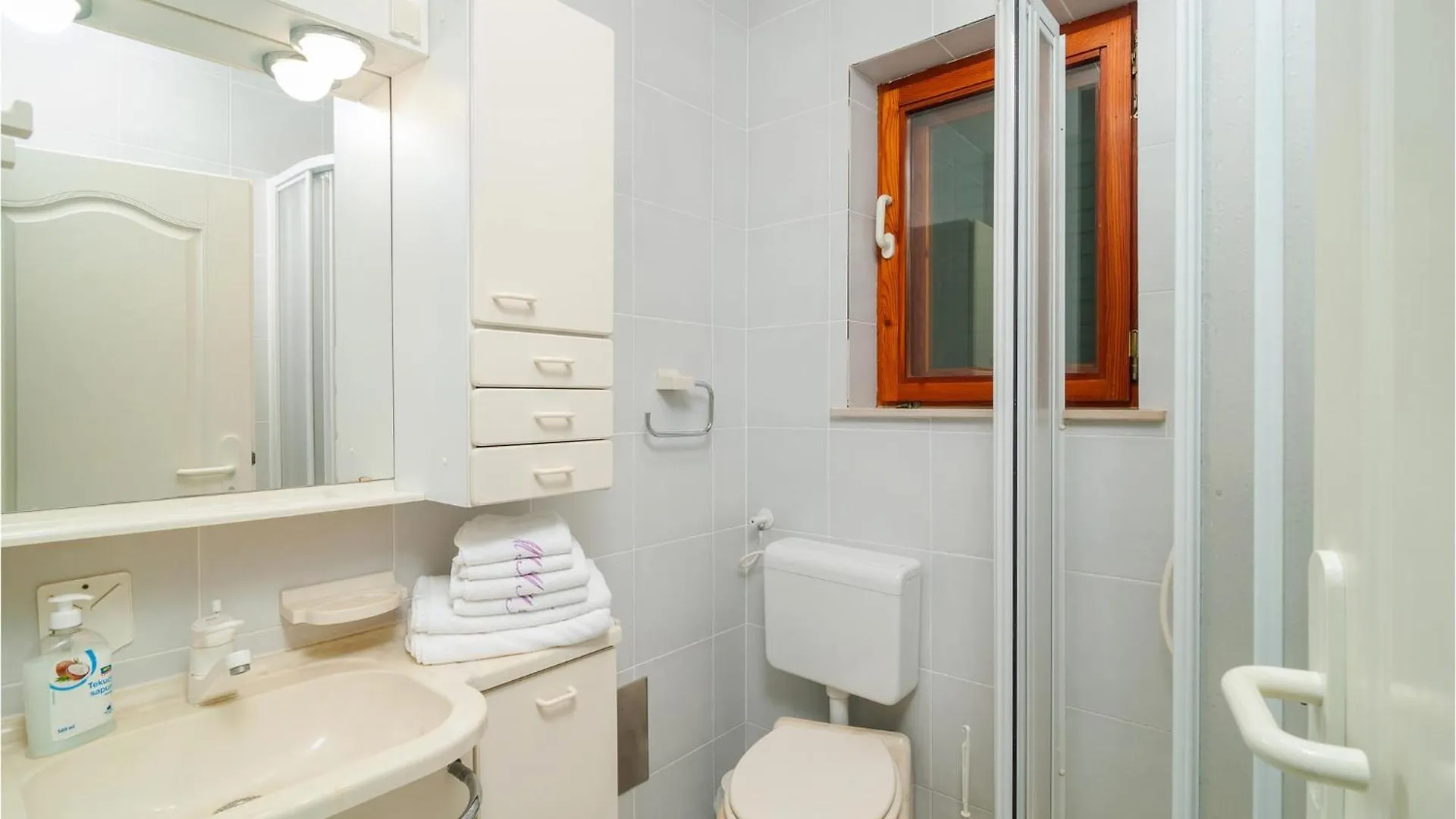Awesome Apartment In Okrug Donji With Kitchen Donji Okrug
